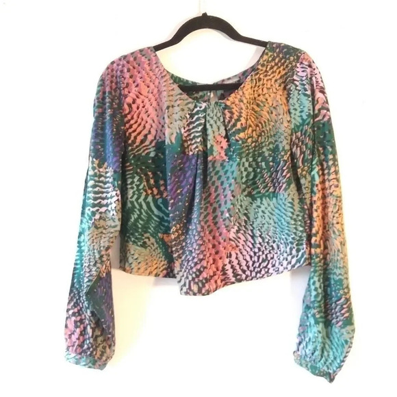 CHAROLOTTE RUSSE SPLIT SLEEVE BLOUSE - Picture 2 of 5